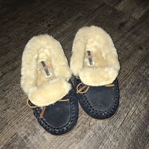 NWOT Minnetonka moccasins navy blue